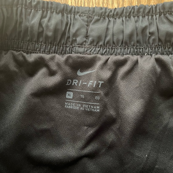 Nike Women's Black Athletic Running Shorts with White Swoosh size XL - Picture 4 of 6